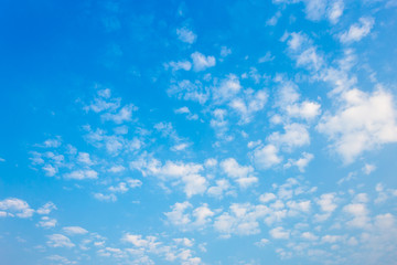 Fototapeta na wymiar Beautiful fluffy clouds with blue sky background.