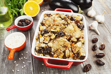 Chicken thigh baked with rice, eggplant and figs