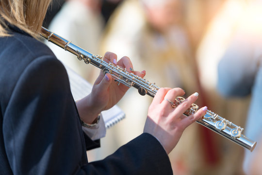 Transverse flute plays in the band