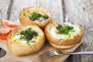 Scrambled eggs with cheese and bacon