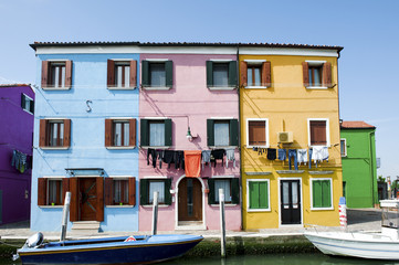 Fototapeta na wymiar Burano island, Venice, Italy - colorful houses with hanging clothes