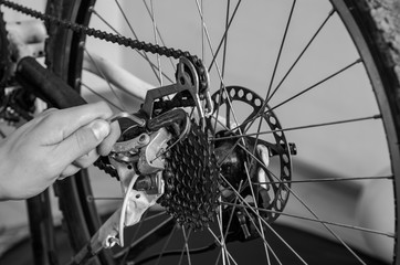 Setting up and repairing a bicycle master in the workshop