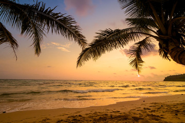 Obraz na płótnie Canvas Beautiful paradise island with beach and sea