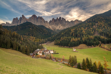 Val di Funes sud tirolo Alto Adige Italy Santa Maddalena in autunno