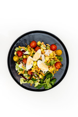 Salad of pasta, egg, smoked salmon tartare, salad and tomato, with a citrus vinaigrette sauce.