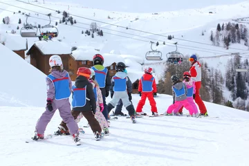 Afwasbaar fotobehang Cours de ski enfants-9705 © Catherine CLAVERY