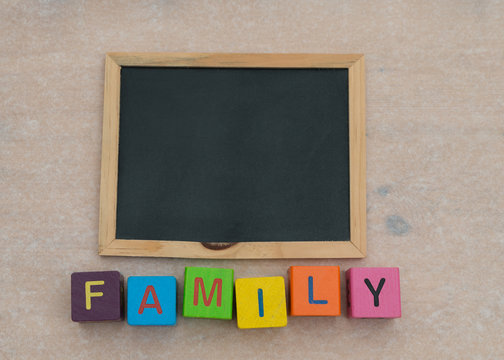 Tafel mit dem Wort "Family", Rahmen für Familientext oder Bild