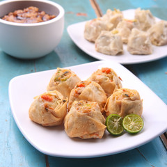 steamed or fried wonton wrappers / dumpling with sweet peanut butter sauce - 198037817