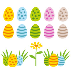 Bunte Ostereier mit Gras und Blume