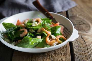 Fresh salad with shrimps and blue cheese