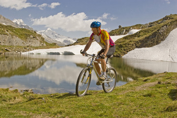 Fototapeta na wymiar Mountainbiketour in Südtirol