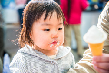 ・ソフトクリーム・テーブル・赤ちゃん