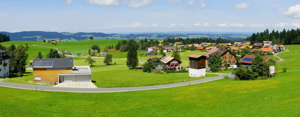 Fototapeta na wymiar Sulzberg in Vorarlberg in Österreich nahe der deutschen Grenze Panorama 