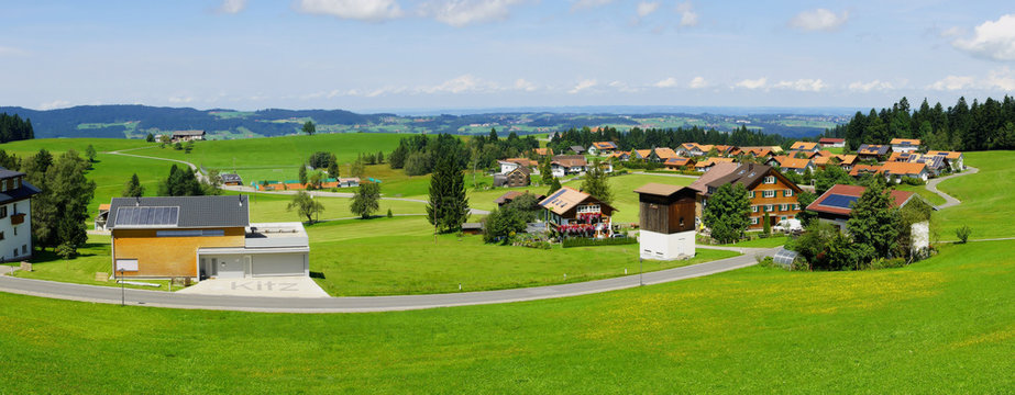 Sulzberg in Vorarlberg in &Ouml;sterreich nahe der deutschen Grenze Panorama
