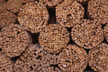 団積みされた角材