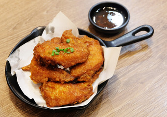 fried chicken wing serve with spicy sauce