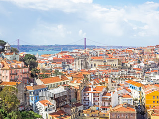 Fototapeta na wymiar Luftaufnahme von Lissabon, der Hauptstadt Portugals