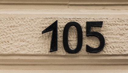 Hausnummer 105