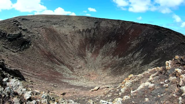 Vulkanlandschaft auf Fuerteventura, Kanaren, Vulkangestein, Lava, Weite, Urlaub, 4K
