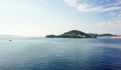 Fototapeta premium An island in the middle of the ocean