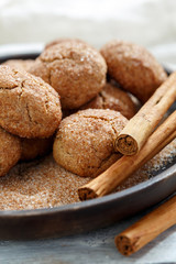 Delicious cinnamon cookies with cracks.