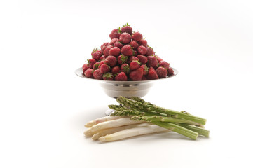 Erdbeer Pokal mit Spargel