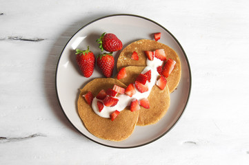 Healthy oat and banana pancake with yoghurt and strawberry 