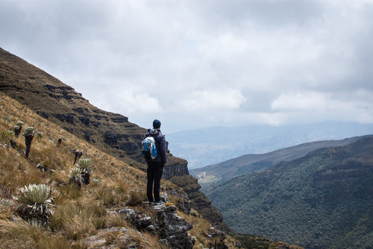 Randonneur dans le P&aacute;ramo de Ocet&aacute;, Colombie