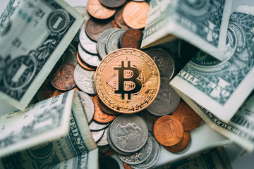 Moneda bitcoin con dolares