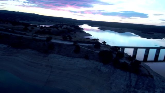 Drone en Ruinas Romanas de Augustobriga en Bohonal de Ibor, C&aacute;ceres, Extremadura (Espa&ntilde;a) junto al embalse de Valdeca&ntilde;as. Video aereo con Dron