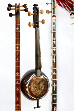 A stringed musical instrument, the national musical instrument of the Uzbekistan