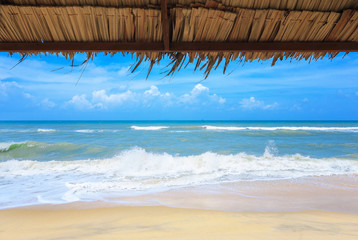 Fototapeta na wymiar Peaceful scenery of bamboo hut at the beach and blue sky