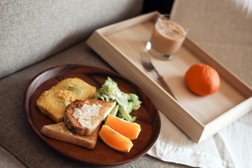朝食
