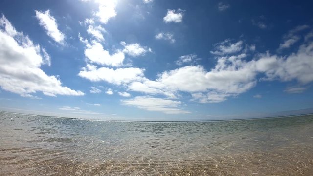 Schwenk &uuml;ber Strand, Meer und Himmel, Traumstrand, Strand von Sotavento im Naturpark Jand&iacute;a, Fuerteventura, Strandurlaub, 4K