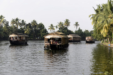 Fototapeta na wymiar Hausboot, backwaters, bei Alappuzha, Kerala, Südindien, Indien, Asien
