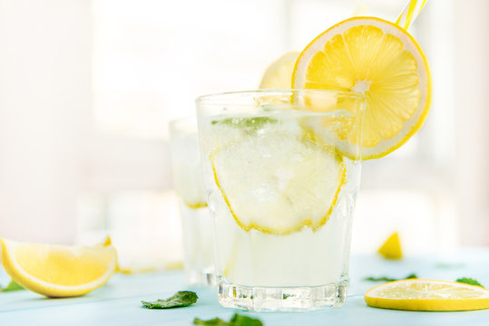 Refreshing cold lemonade juice drinks for summer