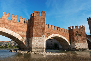 Obraz premium Scaligero Bridge and Adige river in Verona, Veneto, Italy