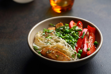 Rice noodles with chicken