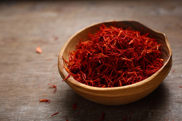Red saffron in wood bowl