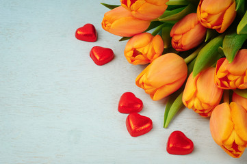 Herzen und Tulpen