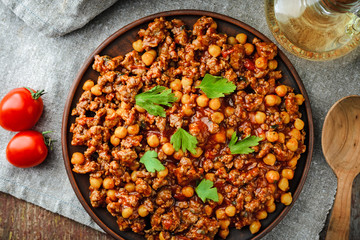 Chile with pork and chickpeas