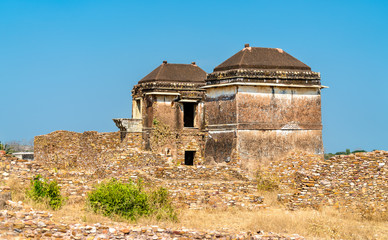 Fototapeta na wymiar Old ruins at Chittor Fort in Chittorgarh city of India
