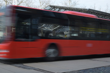 durchfahrender Bus