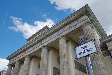Brandenburger Tor with place name   © Richard