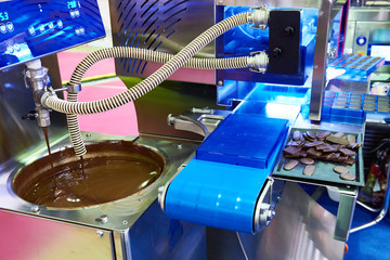 Machine for making chocolate