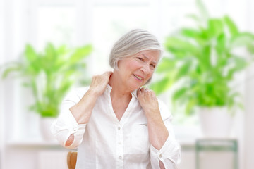 Fototapeta premium senior woman acute shoulder pain