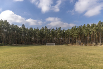 Auf dem Fu&szlig;ballfeld, Fussballplatz