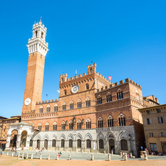 Fototapeta na wymiar Palazzo Publico and Torre del Mangia (Mangia tower) in Siena, Tuscany, Italy