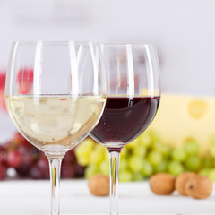 Wein Gläser Weingläser Weißwein Rotwein Weisswein Weintrauben Quadrat