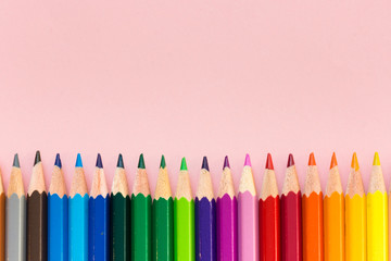 Color crayons in equal order